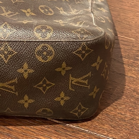 Louis Vuitton Women’s Monogram Looping Shoulder Bag - Picture 5 of 11